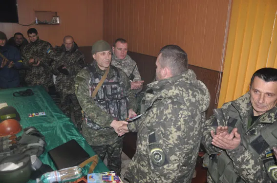 Керівництво міліції Полтавщини відвідало правоохоронців, які несуть службу на передовій (Фото) — фото 3
