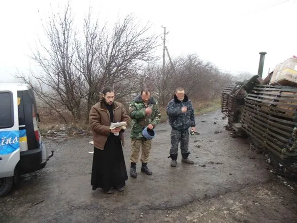 Волонтери відвезли допомогу оборонцям рідної землі від російських окупантів (Фото) — фото 3