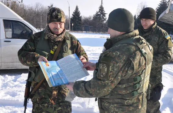 Полтавські правоохоронці відвідали колег у зоні АТО (Фоторепортаж) — фото 1