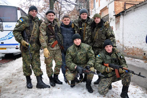 Понад 200 бійців батальйонів «Полтава» та «Кременчук» відправилися на війну (Фоторепортаж) — фото 1