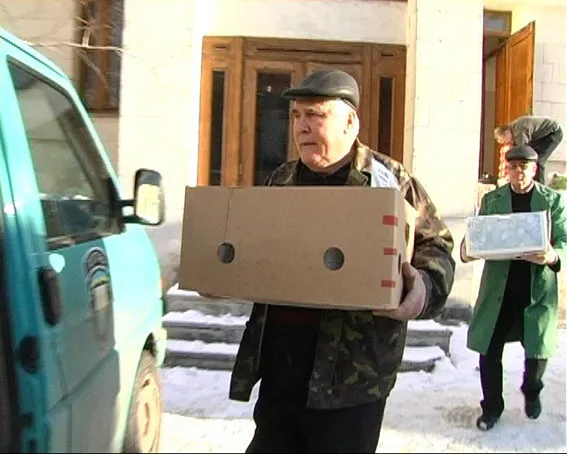 Колектив обласної бібліотеки продовжує допомагати правоохоронцям у зоні АТО (Фото) — фото 2