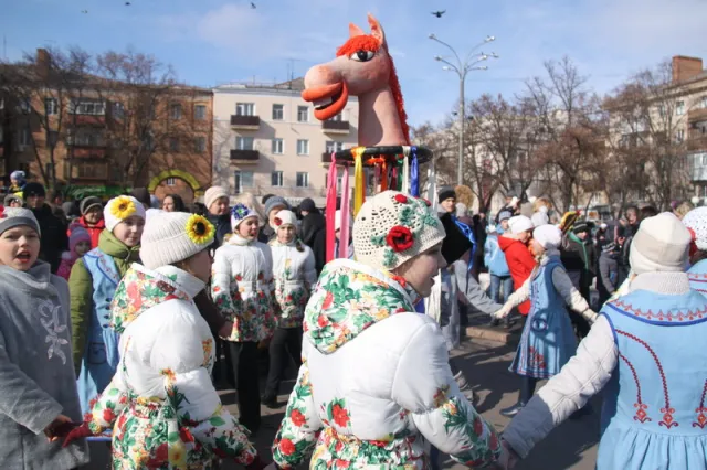 У Полтаві провели етно-свято «Зиму проводжаємо! Весну зустічаємо!» (фото) — фото 2