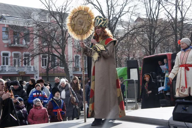 У Полтаві провели етно-свято «Зиму проводжаємо! Весну зустічаємо!» (фото) — фото 3