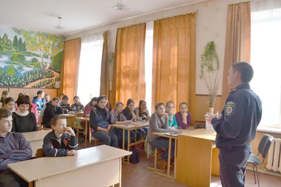 Міліціонери навчають молодь правилам поводження у екстремальних ситуаціях (фото) — фото 1