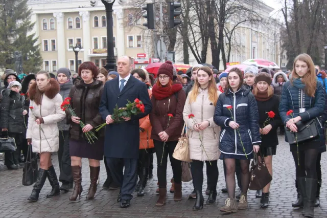 Полтавці вшанували пам’ять славетного земляка, талановитого письменника та неперевершеного драматурга (фото) — фото 2