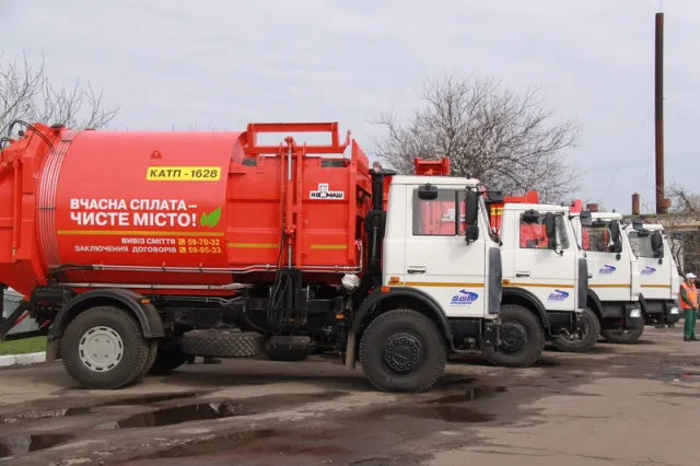 4 нових сміттєвози за 10 млн грн працюватимуть на полтавських вулицях (фото) — фото 2