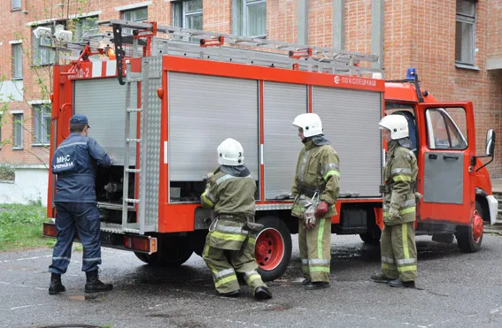 Правоохоронці шукали вибуховий пристрій, а дітей організовано евакуювали (фото) — фото 1