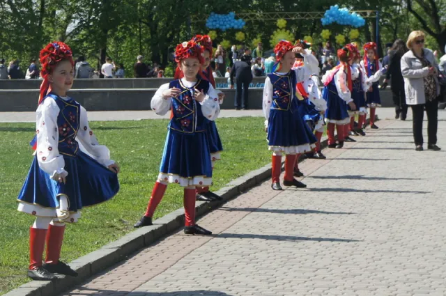 У день відкриття сезону полтавці безкоштовно каталися на атракціонах в Парку «Перемога» (фото) — фото 3