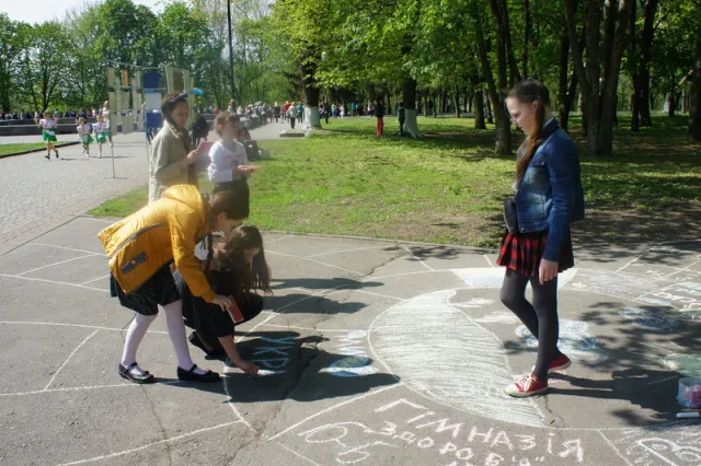 У день відкриття сезону полтавці безкоштовно каталися на атракціонах в Парку «Перемога» (фото) — фото 5