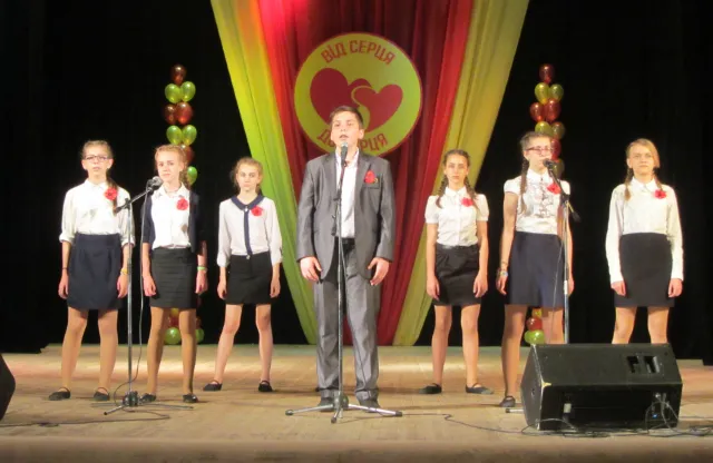 У Полтавському Будинку культури відбувся дев’ятий щорічний міський фестиваль творчості «Від серця до серця» (фото) — фото 1