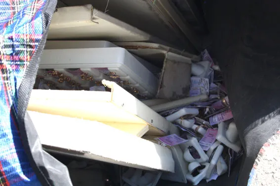 Під час нападу на ювелірний магазин озброєний грабіжник поранив трьох людей (фото) — фото 4