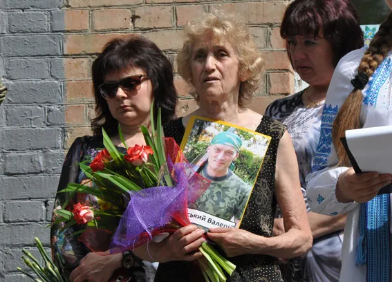 У Полтавській школі відкрили меморіальну дошку загиблому в АТО правоохоронцю (фото) — фото 2