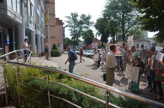 У Полтаві мітингують кілька десятків валютних позичальників (фото+відео) — фото 5