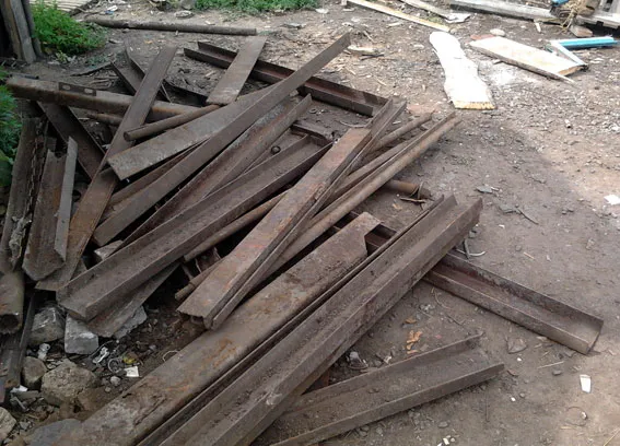 Парвоохоронці затримали вандалів, які понівечили більше 300 могил (фото) — фото 2