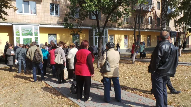 У Полтаві виборцям роздають цукор та аптечки (фото+відео) — фото 4
